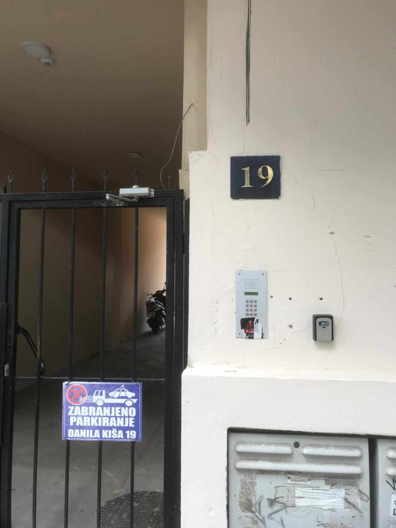 Kristina Apartman Free Parking Нови-Сад Экстерьер фото